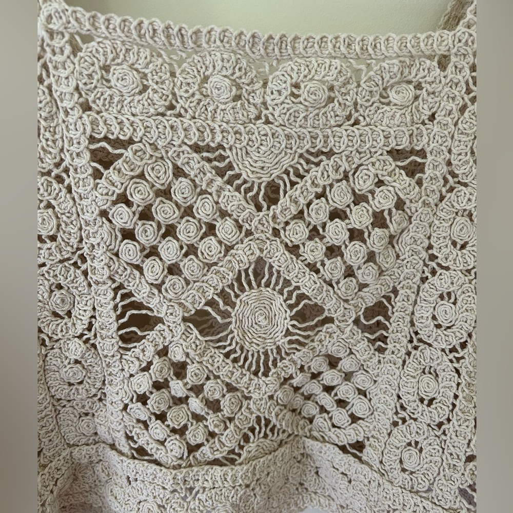 Crochet Boho-Inspired Puff Sleeve Blouse
Size: Small
EUC - Picture 5 of 11